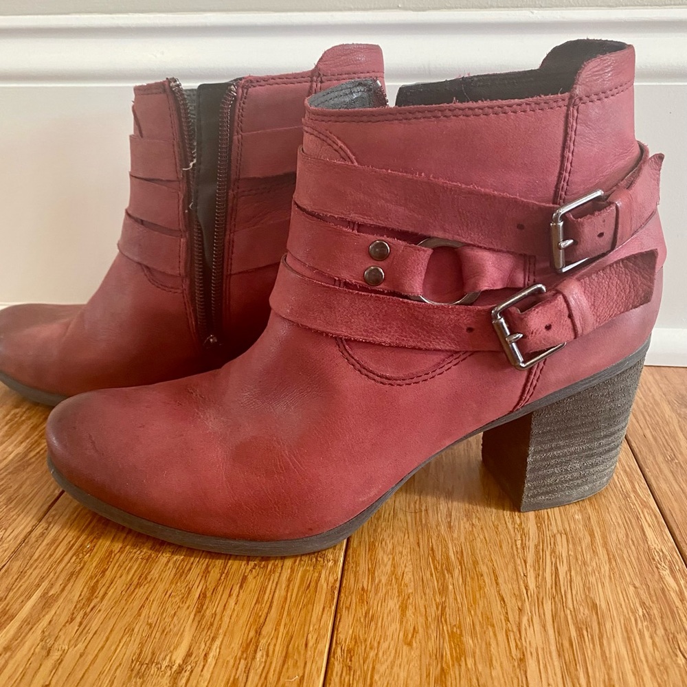 Josef Seibel boots. Super cute and comfortable. Size EU 38 / US 7.5 - 8.